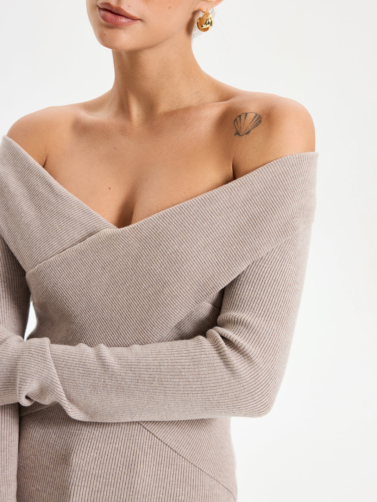 Französischer Off-Shoulder-Wickelpullover