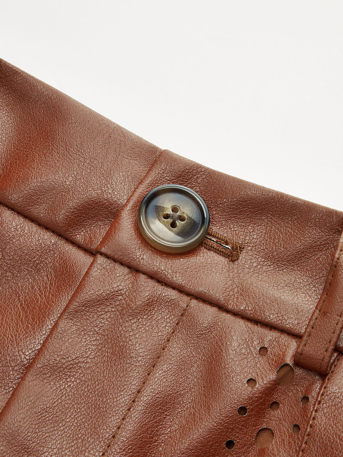 Gürtelrock aus lasergeschnittenem Kunstleder 