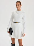 Robe minimaliste froncée aux épaules