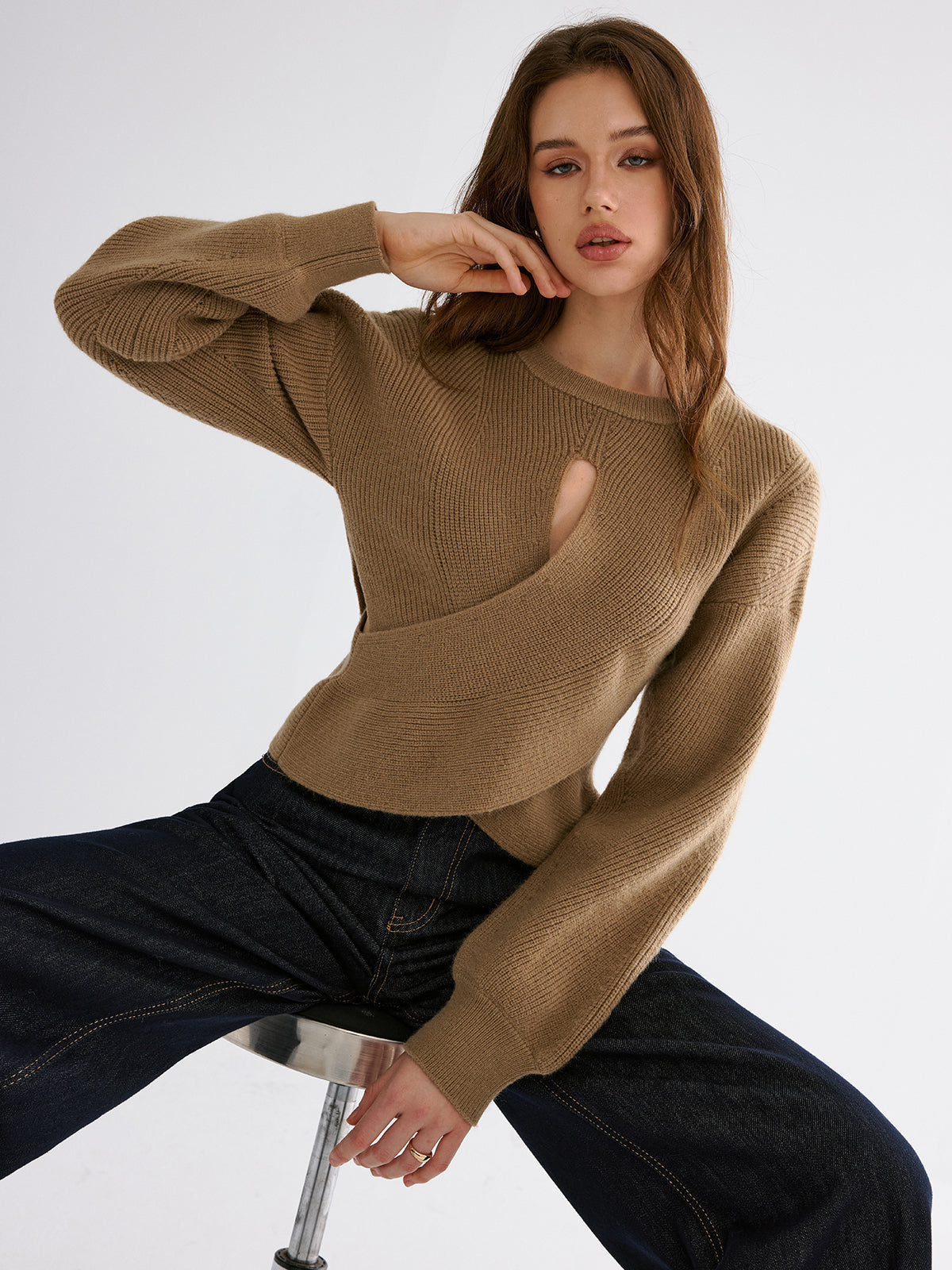Pullover mit Cut-Outs und asymmetrischem Saum