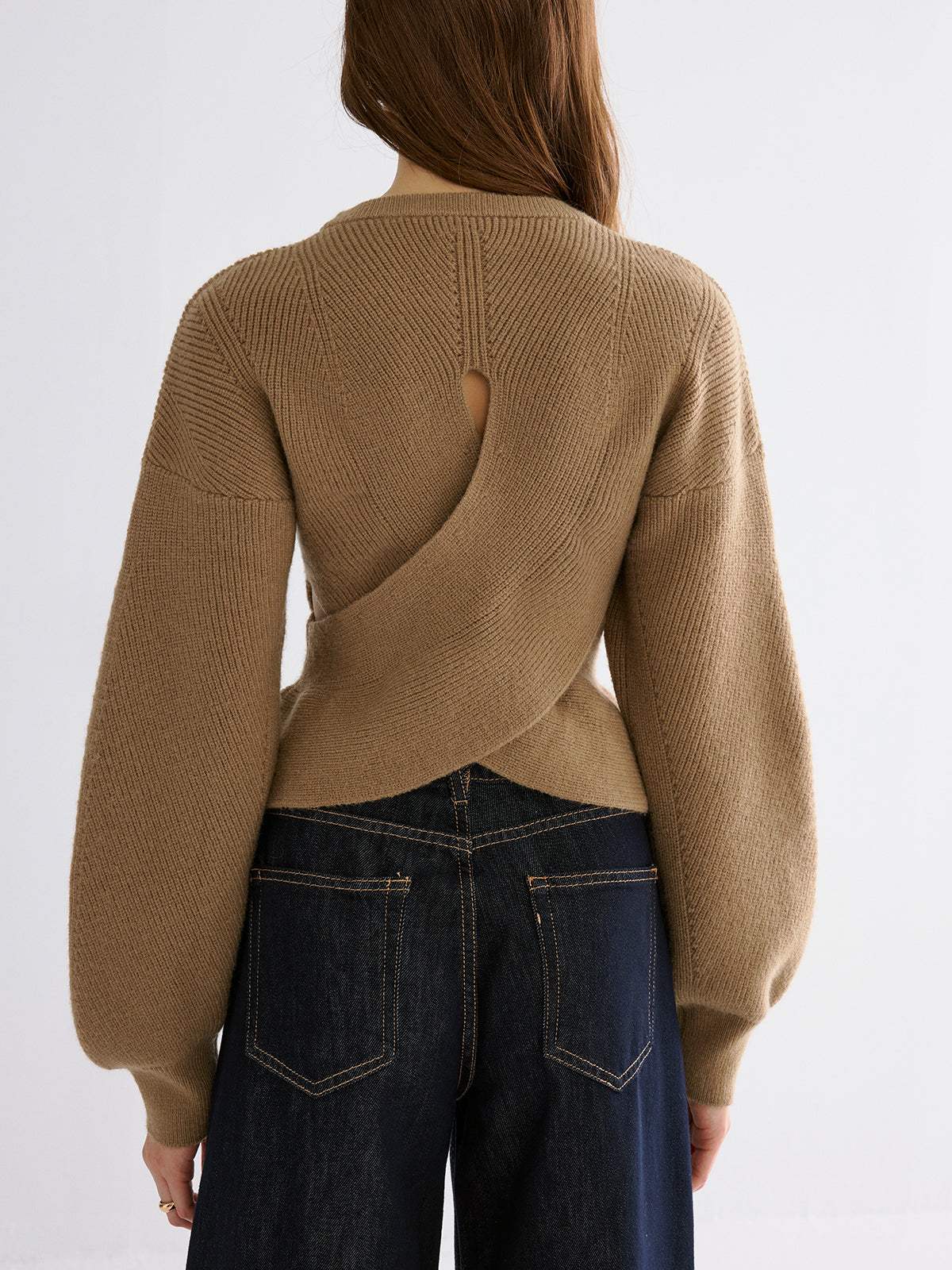 Pullover mit Cut-Outs und asymmetrischem Saum