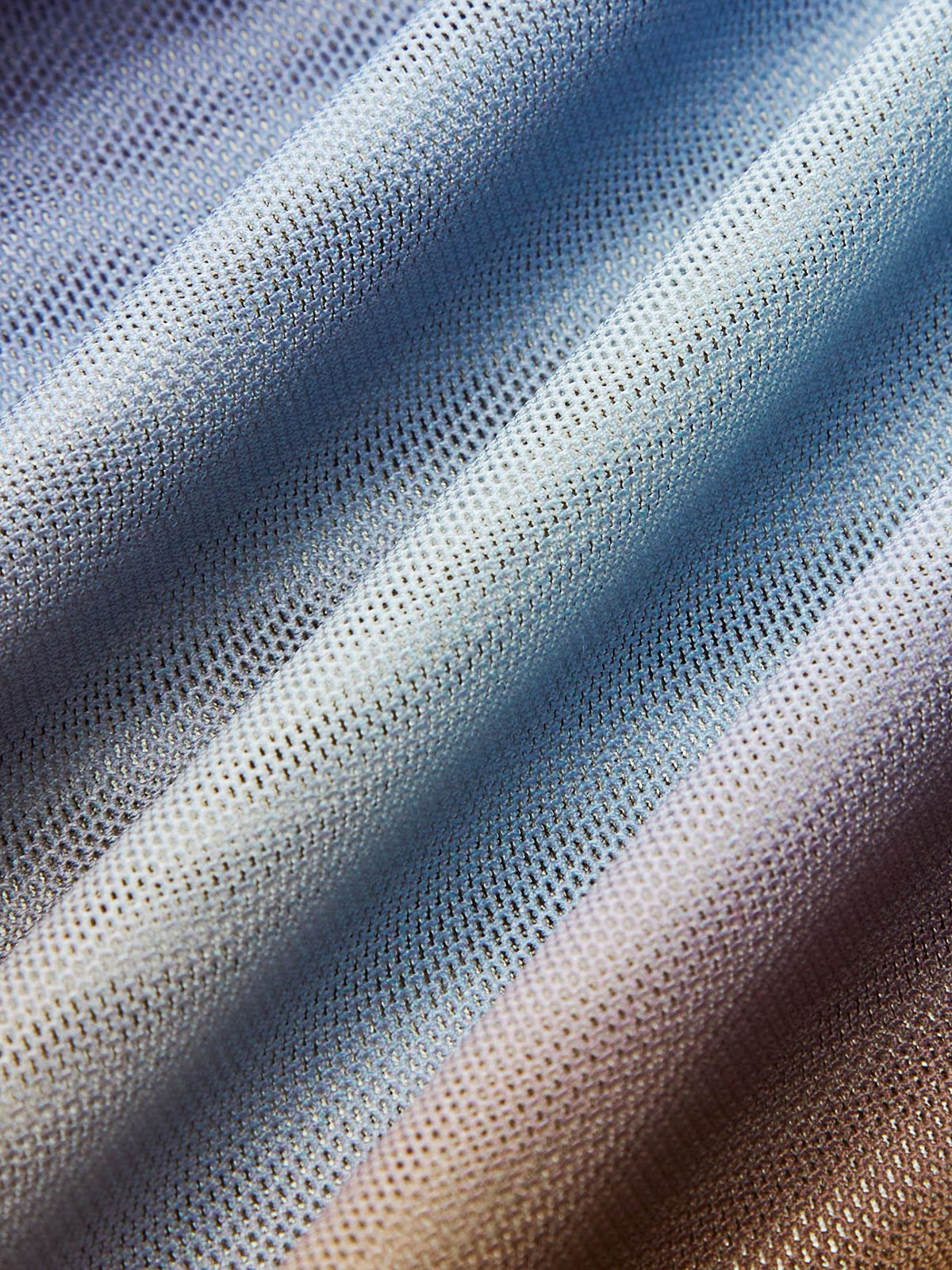 Kreuz und quer bedrucktes Mesh-Langarm-Top