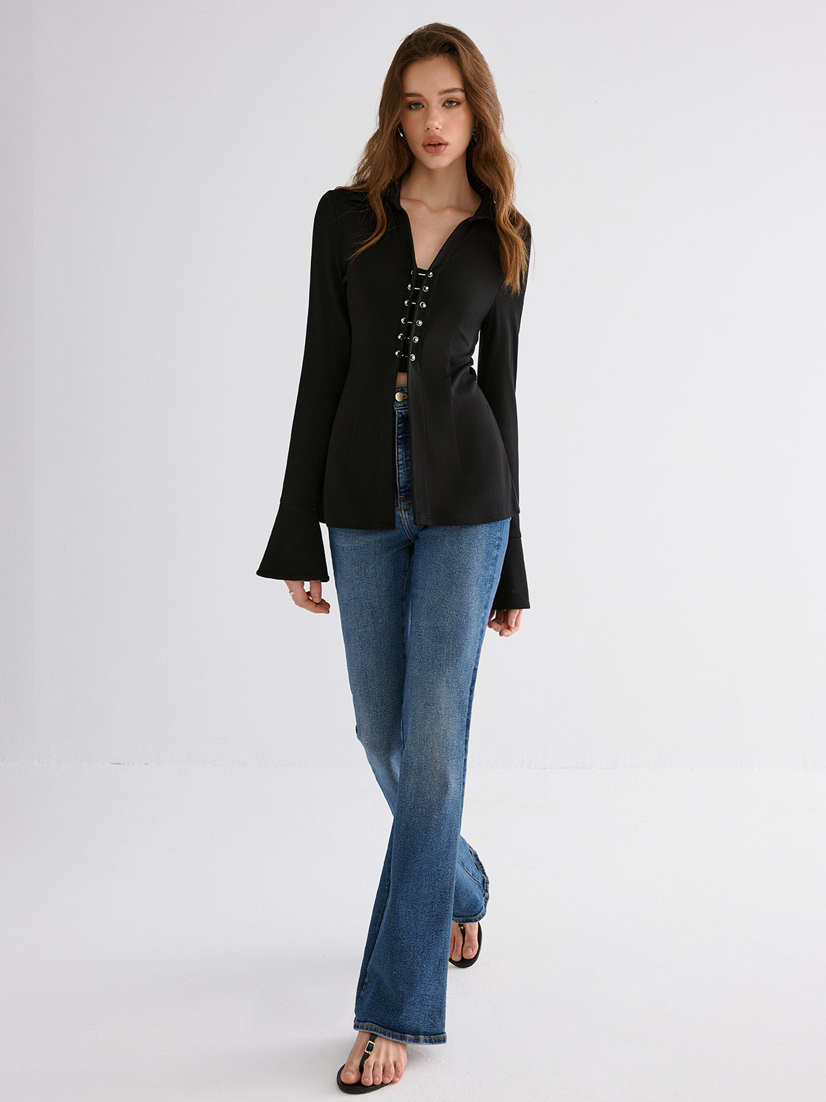 Bluse mit ausgestellten Manschetten und Kragen