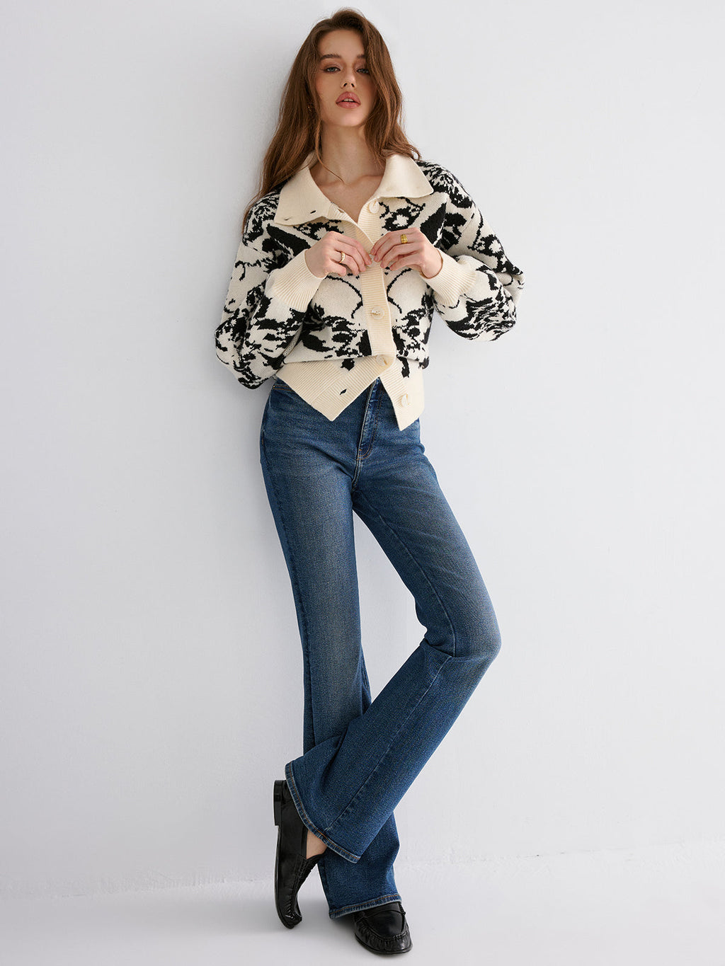 Geblümte Jacquard-Strickjacke mit Knöpfen