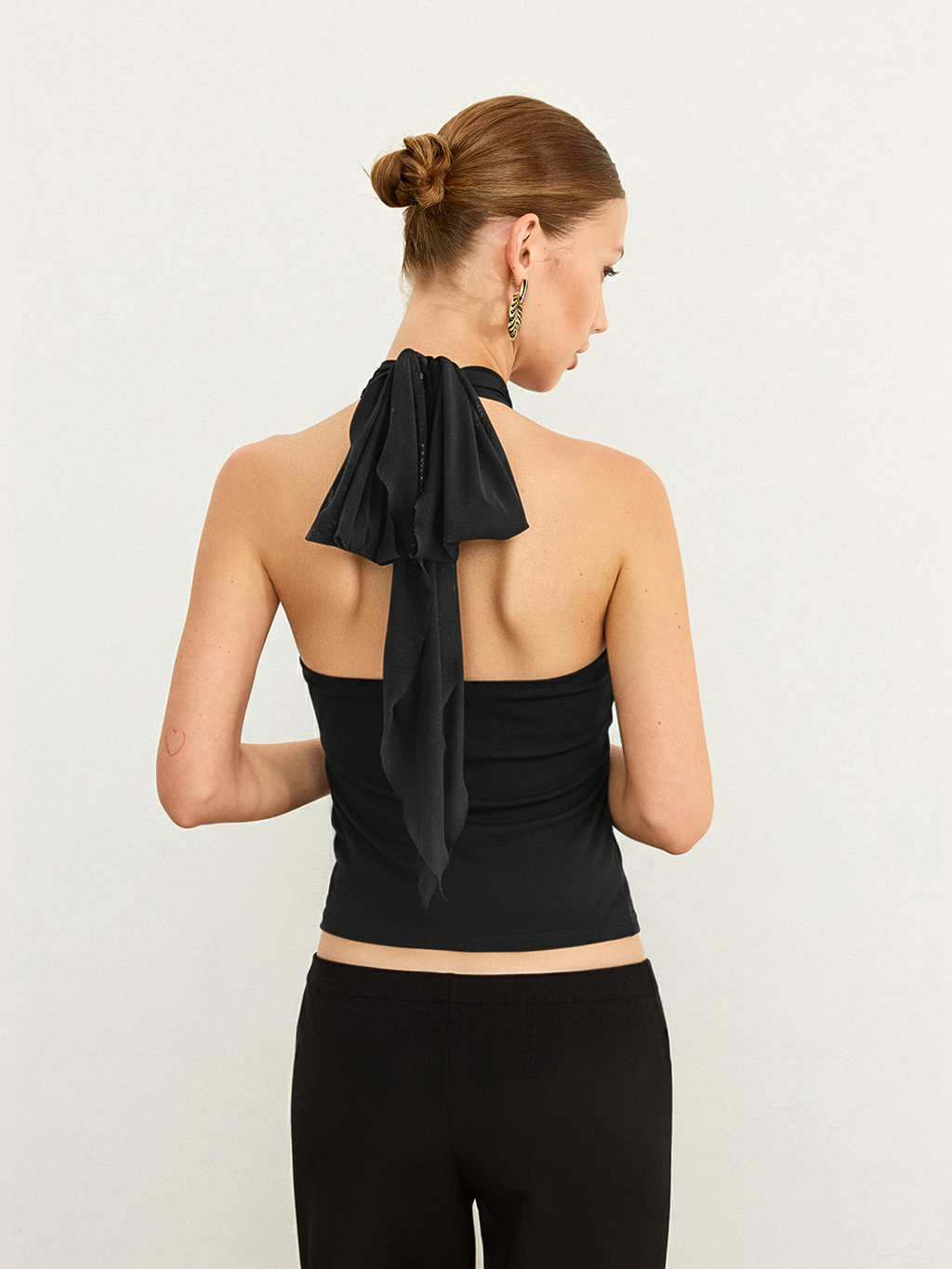Bügelloses Neckholder-Top aus Mesh