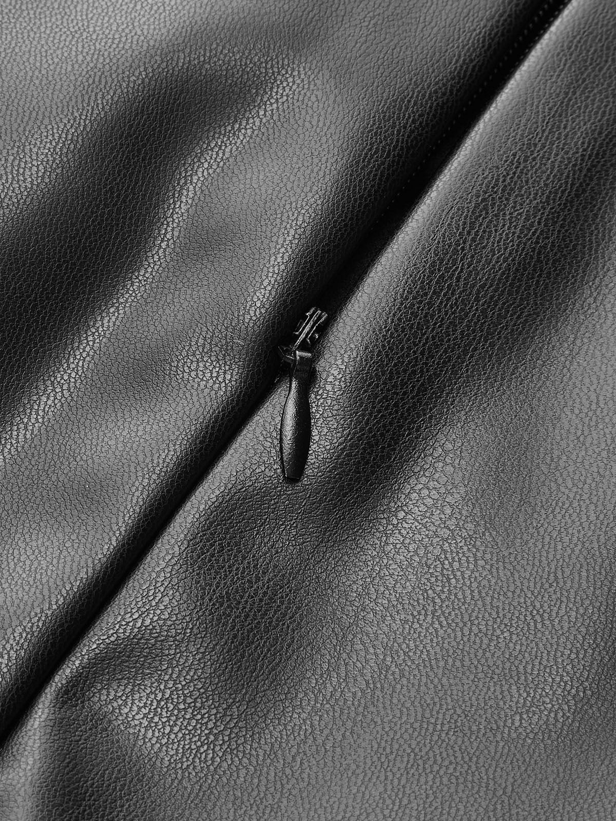 Schlitzplissierter, taillierter PU-Midirock 