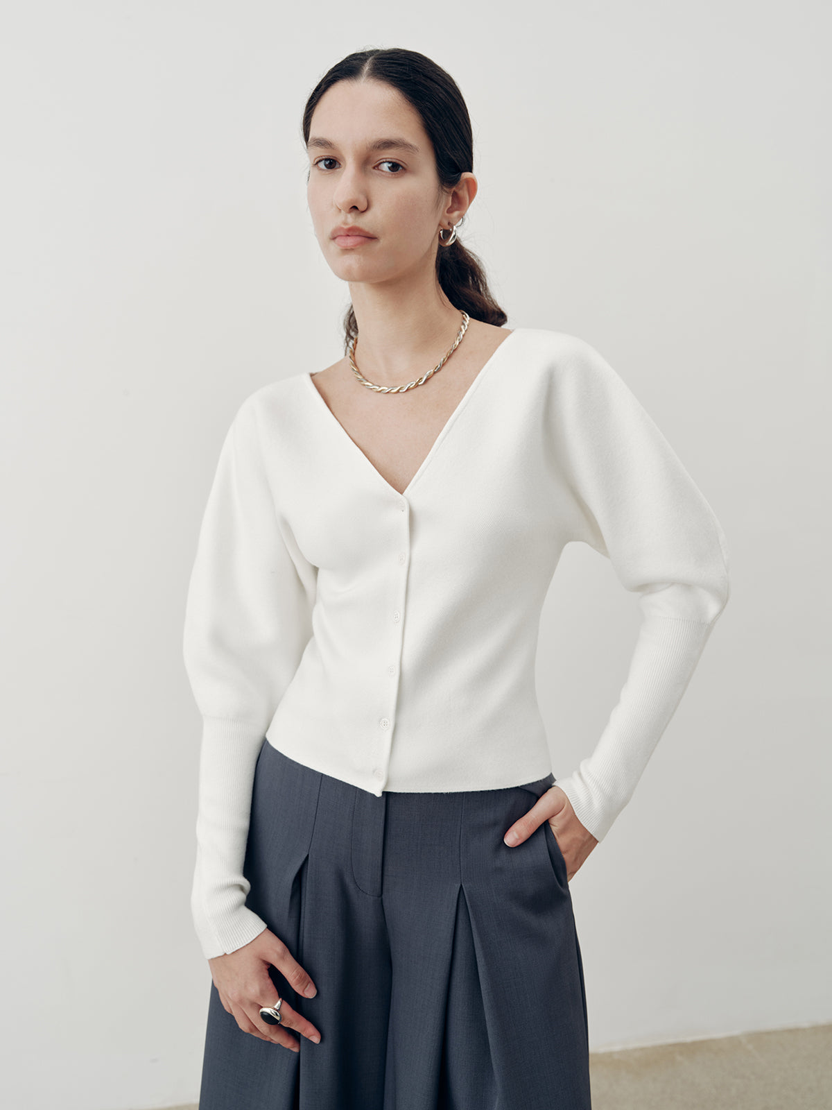 Cardigan mit V-Ausschnitt und Keulenärmeln