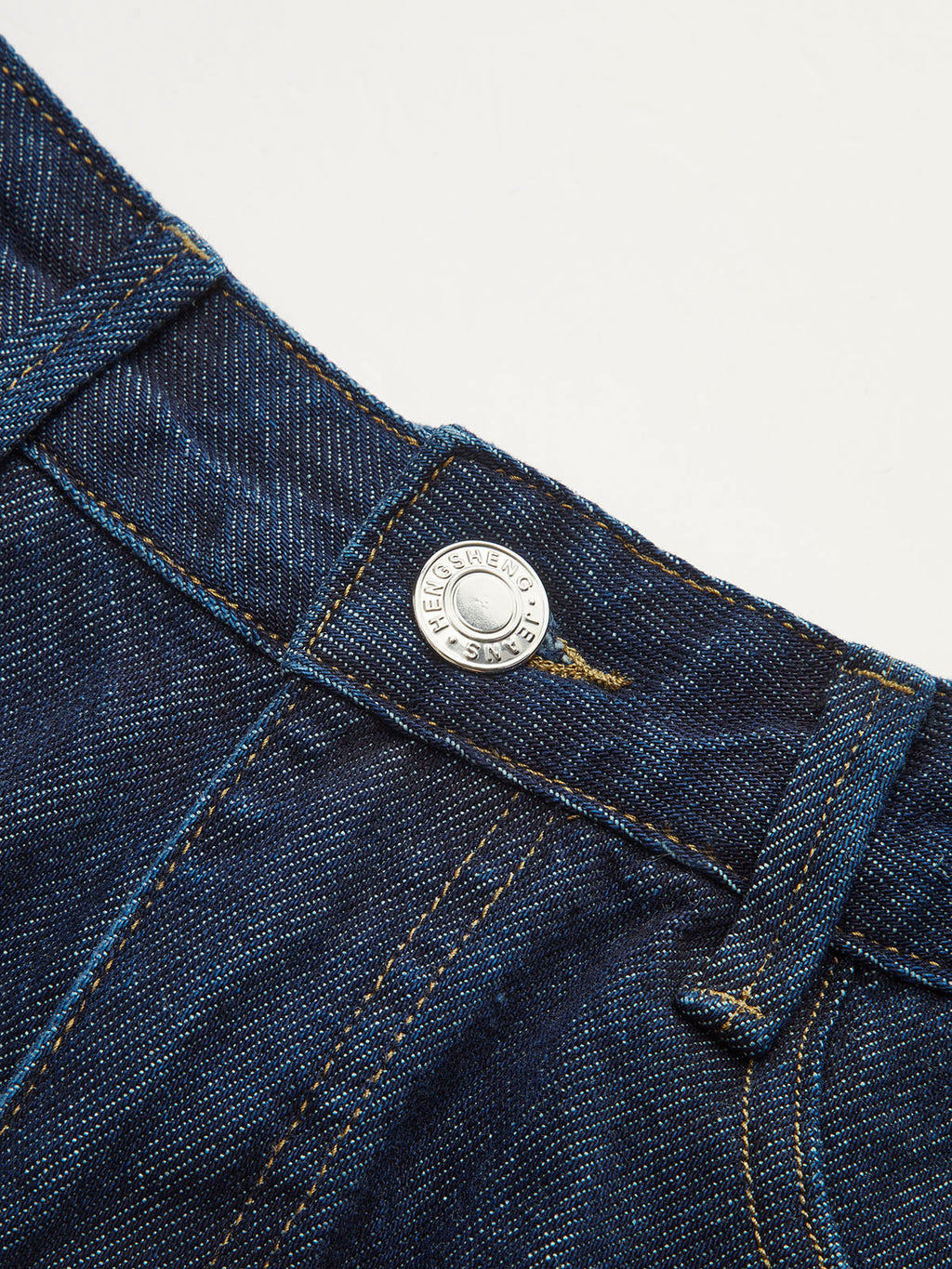 Jeans mit weitem Bein und mittelhohem Bund