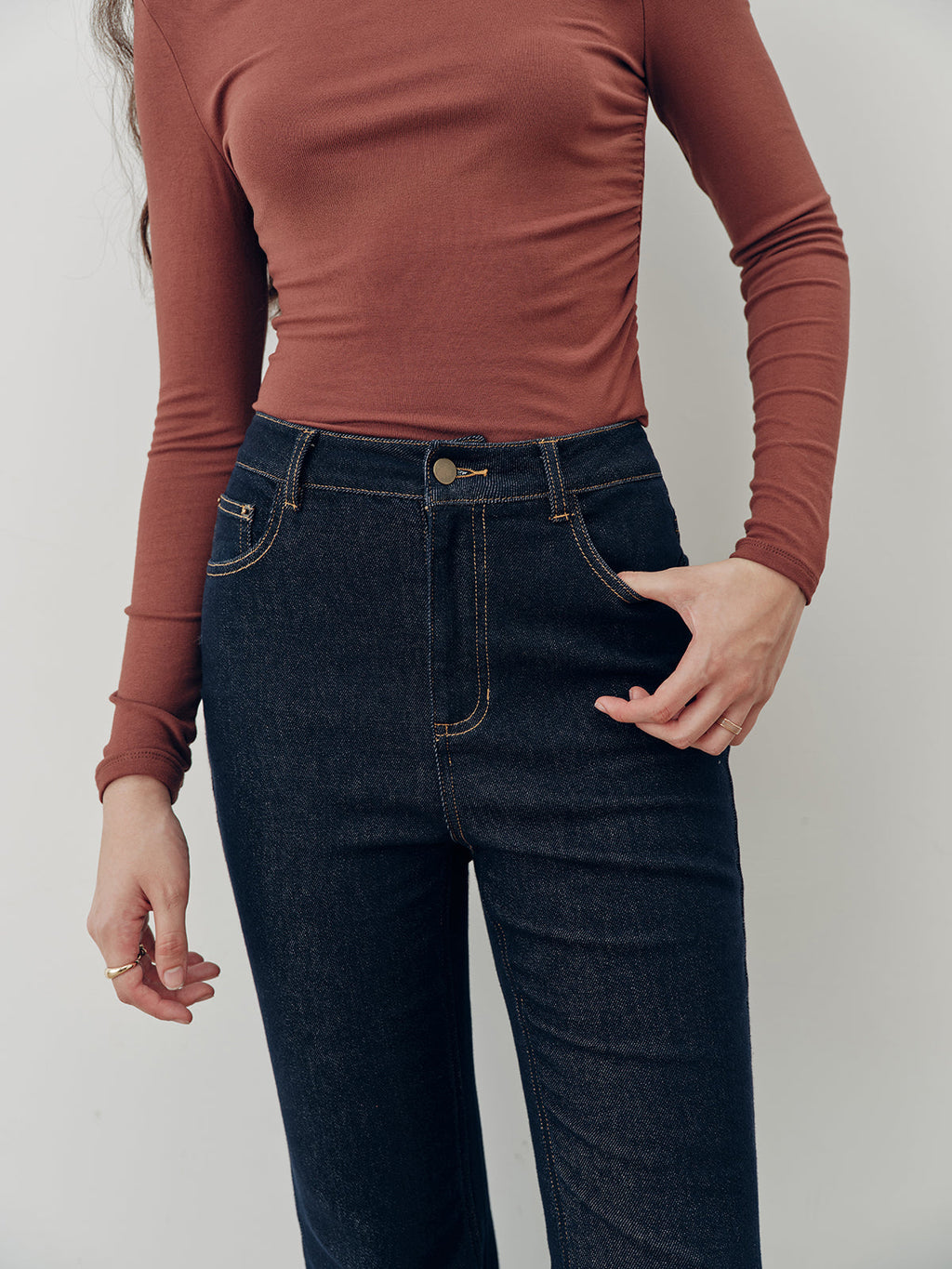 Schlagjeans mit mittlerer Leibhöhe aus Denim