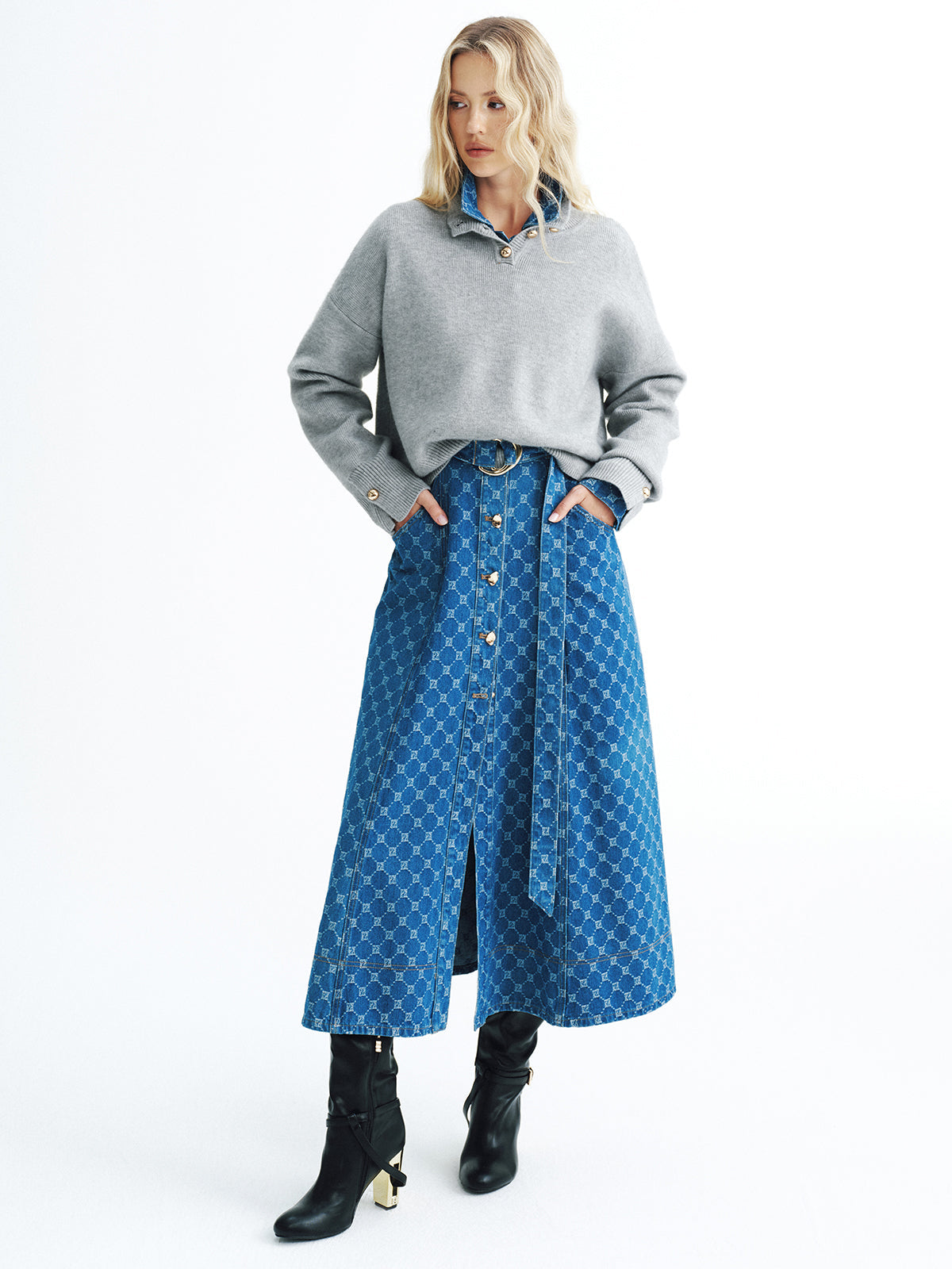 Lässiger Pullover mit Stehkragen und Knopfdetails