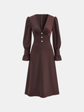 Robe ajustée à col en V, manches bouffantes et boutons