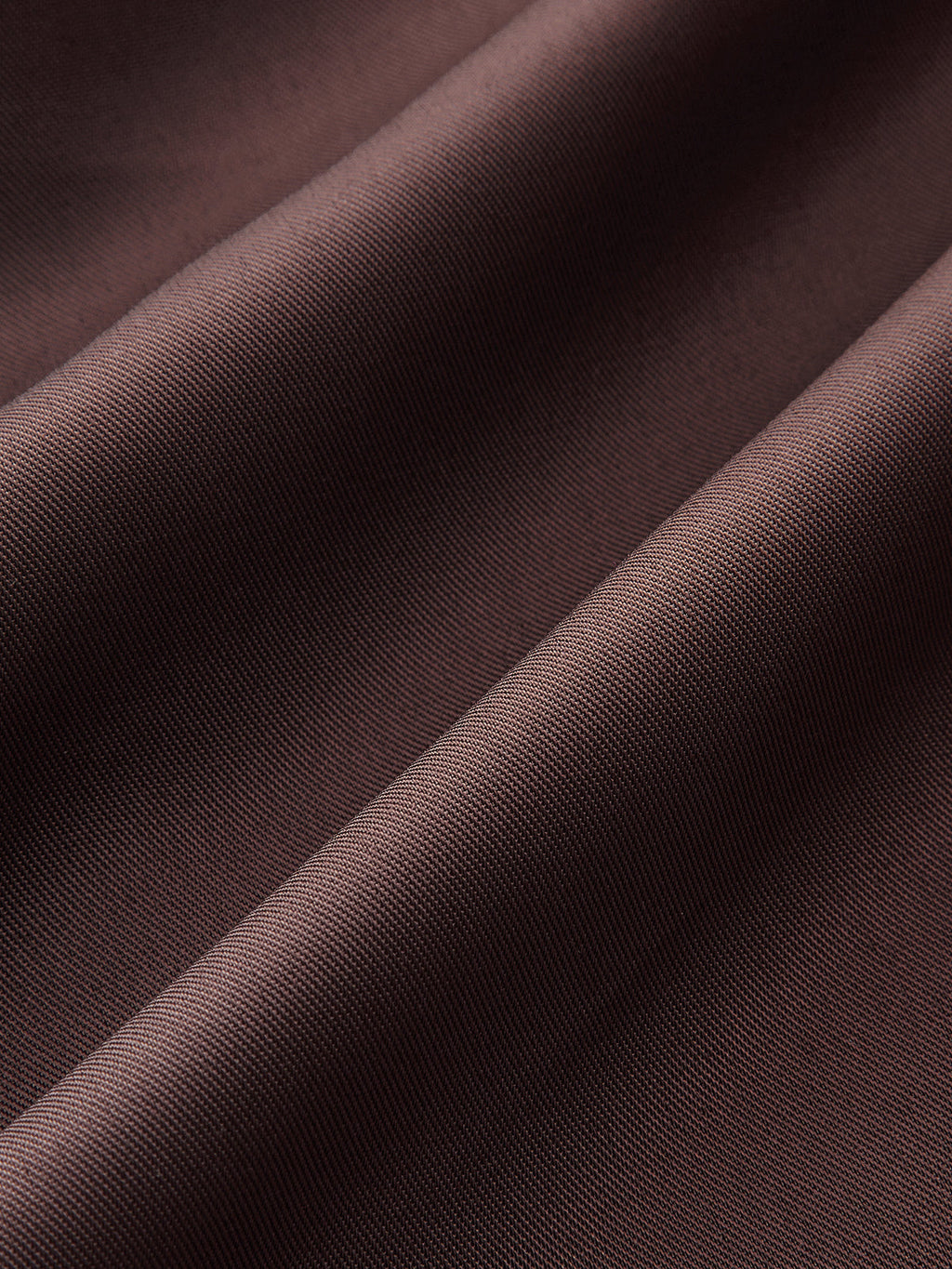 Robe ajustée à col en V, manches bouffantes et boutons