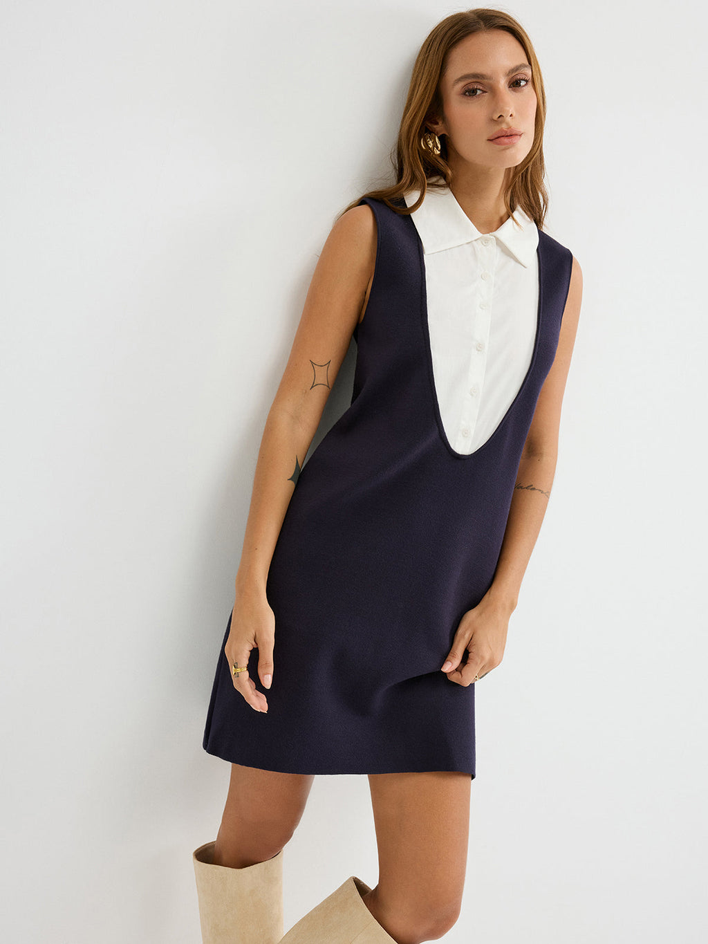 Ärmelloses Minikleid mit kontrastierendem Shirt-Einsatz