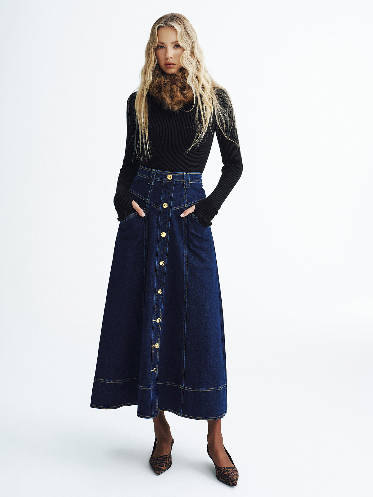 Jupe midi en jean à boutons métalliques