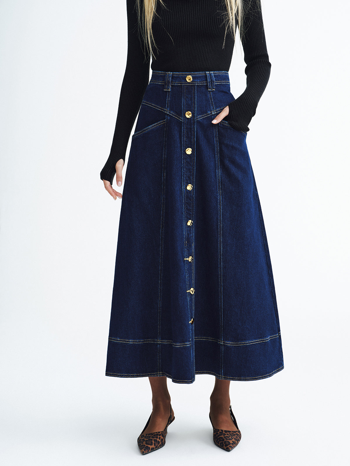 Jupe midi en jean à boutons métalliques
