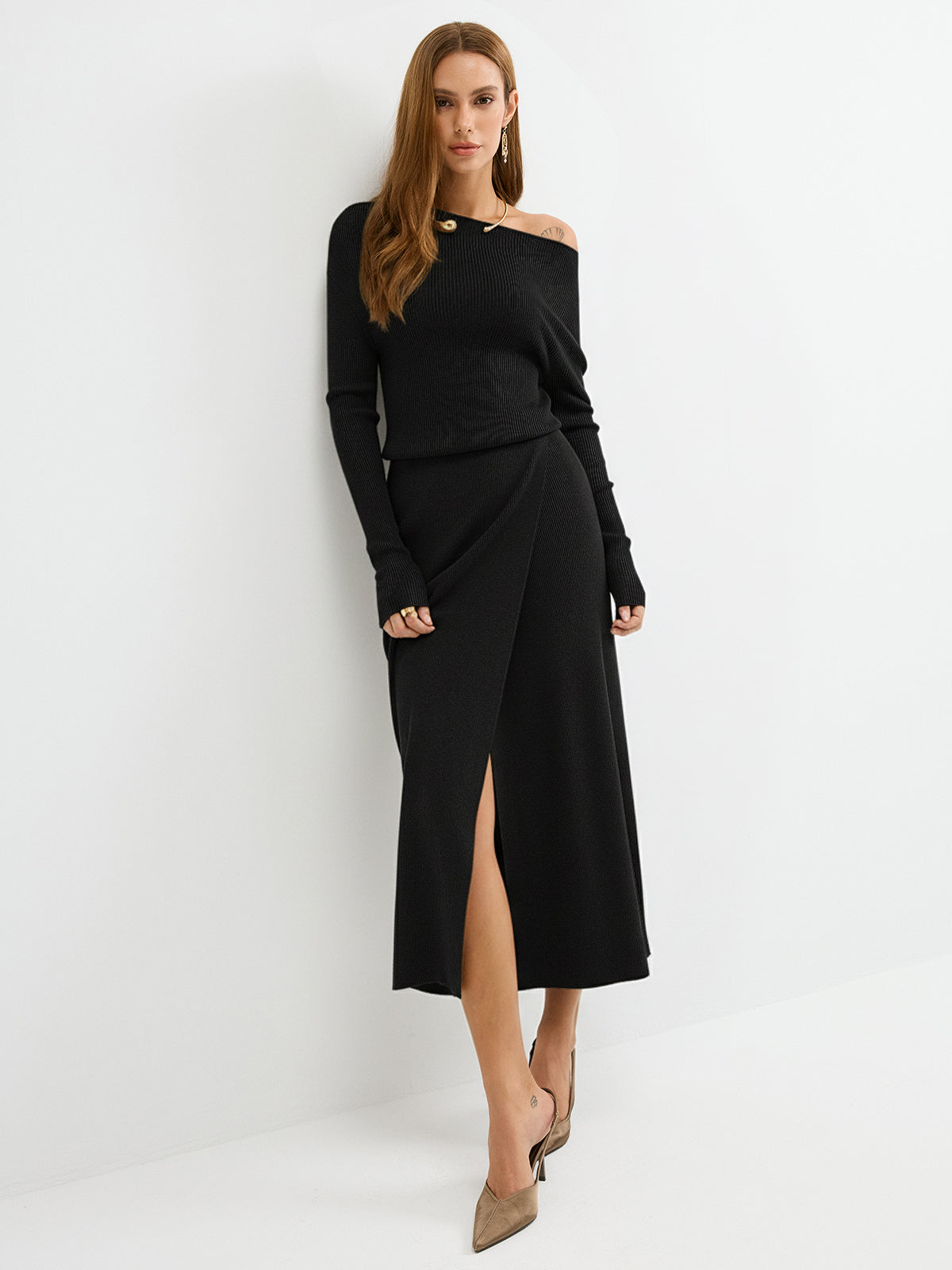 Maxikleid aus gerippter Wollmischung mit Carmenausschnitt