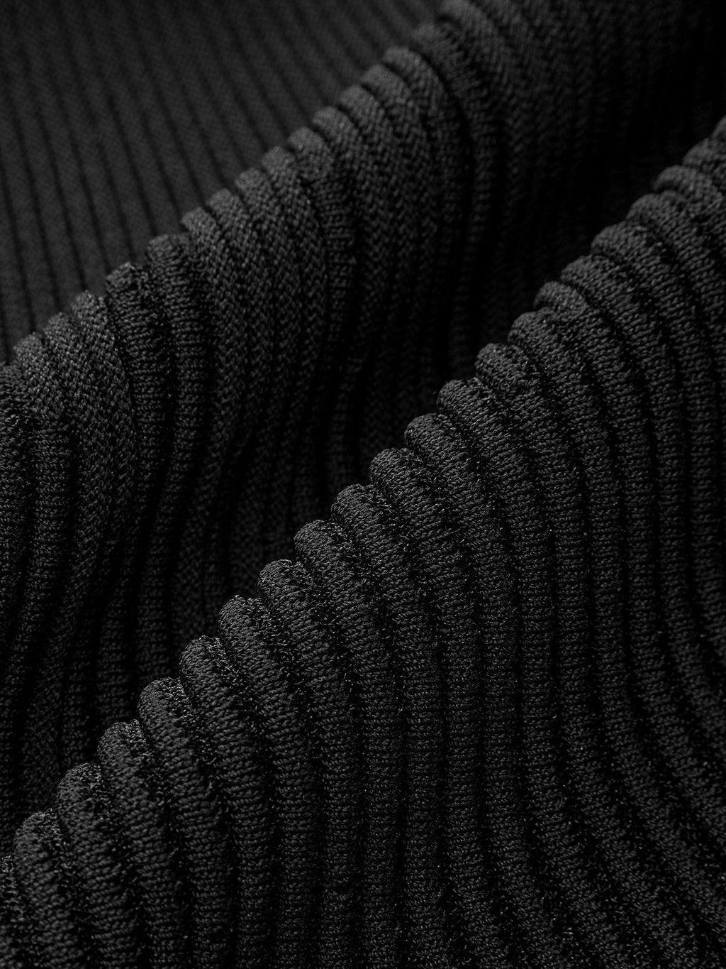 Robe longue en maille côtelée avec découpes métalliques