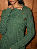 Asymmetrisches Zopfmuster-Strickkleid mit Kragen