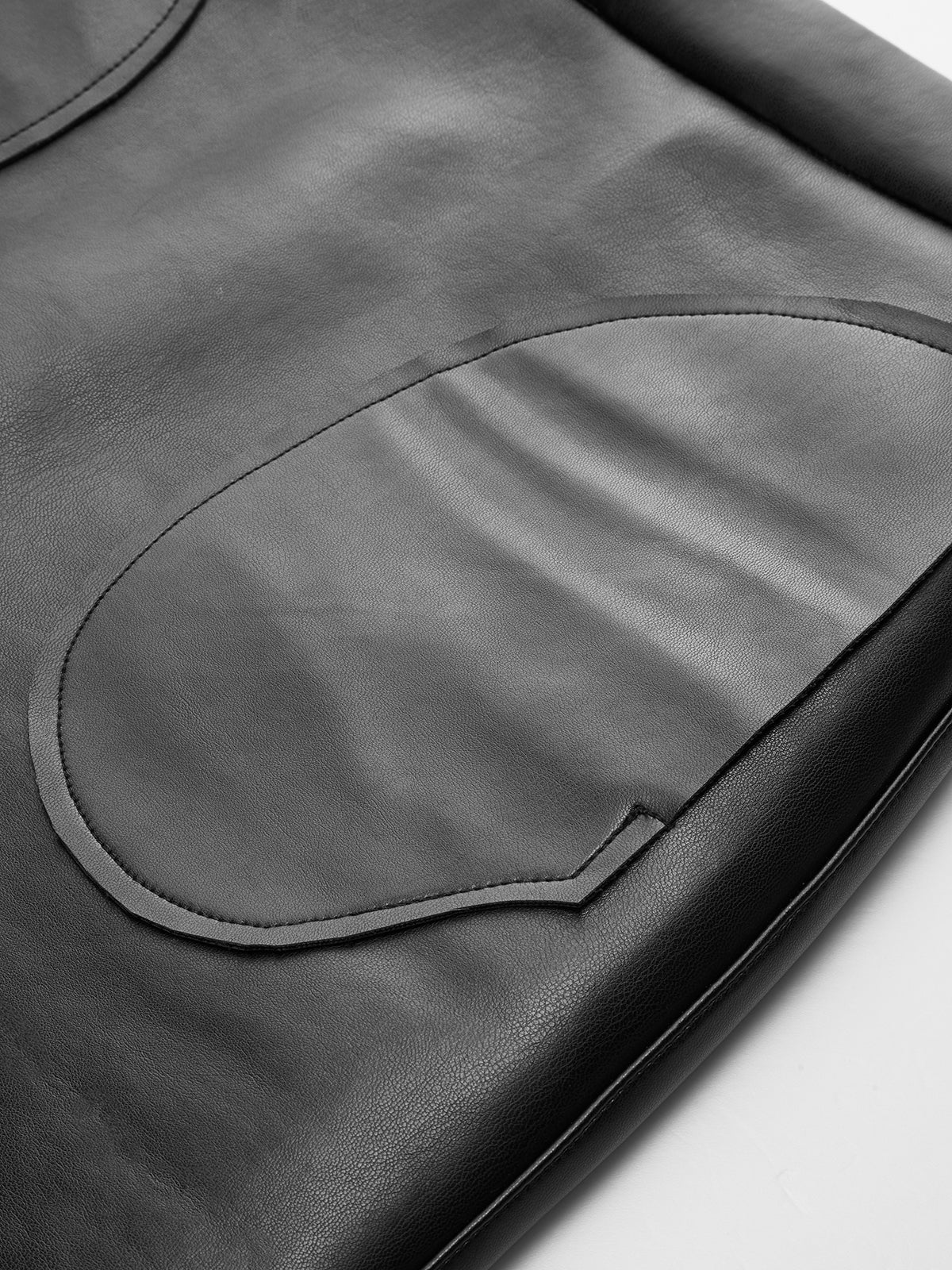 Minirock aus PU-Leder mit ovalen Taschen 