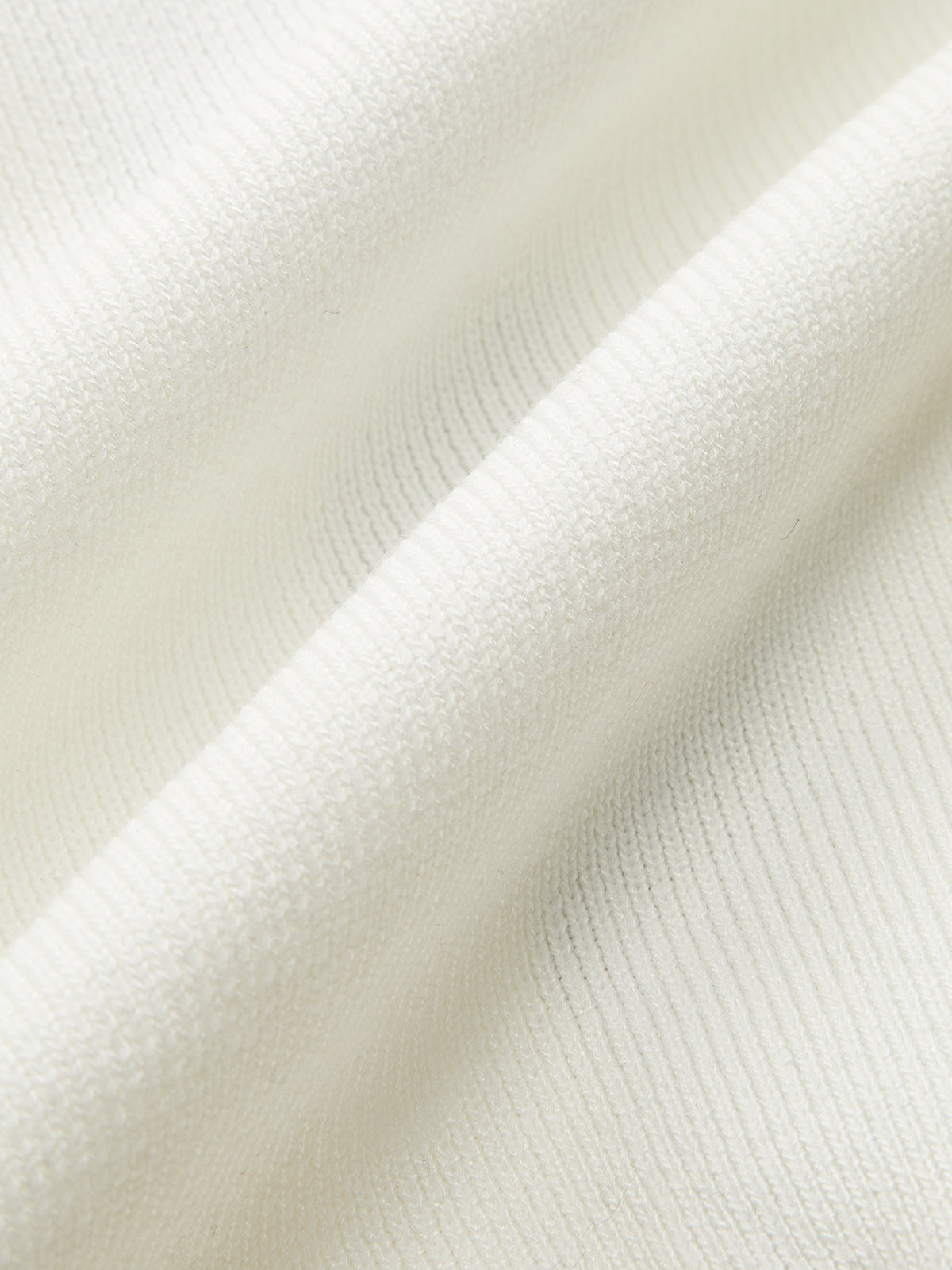 Stricktop mit Metallknöpfen und kontrastfarbenem Besatz 