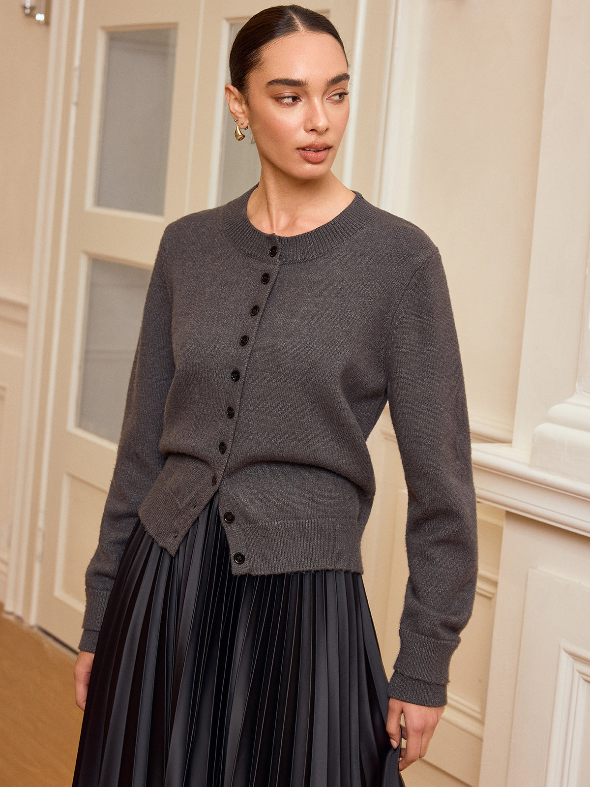 Cardigan boutonné à col en fausse fourrure