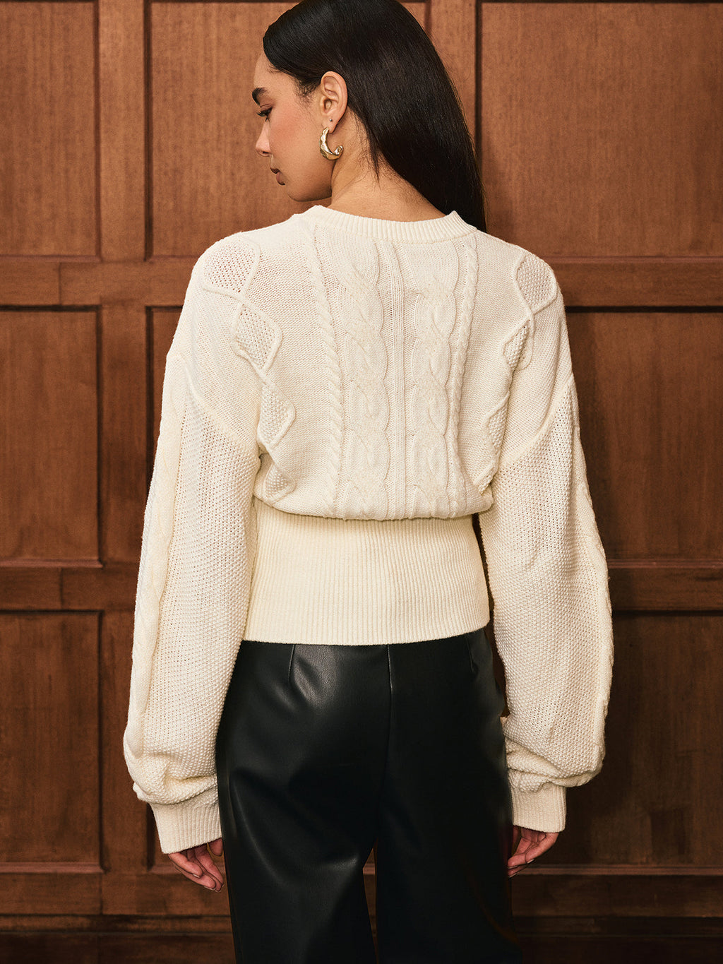 Pull en maille torsadée en laine mélangée à taille cintrée