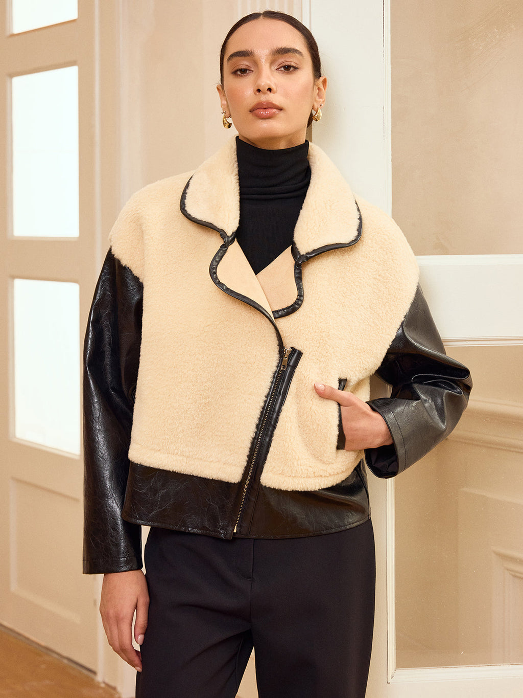 Jacke aus Kunstleder mit Shearling-Futter