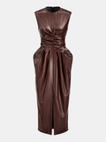 Ärmelloses Midikleid aus PU-Leder mit Schlitz und Drapierung