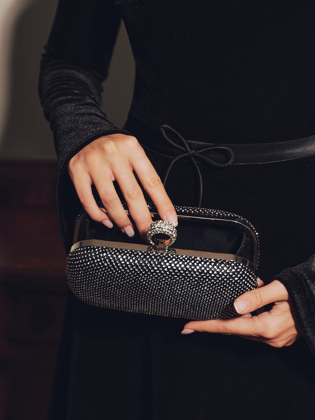 Strassbesetzte Clutch-Tasche