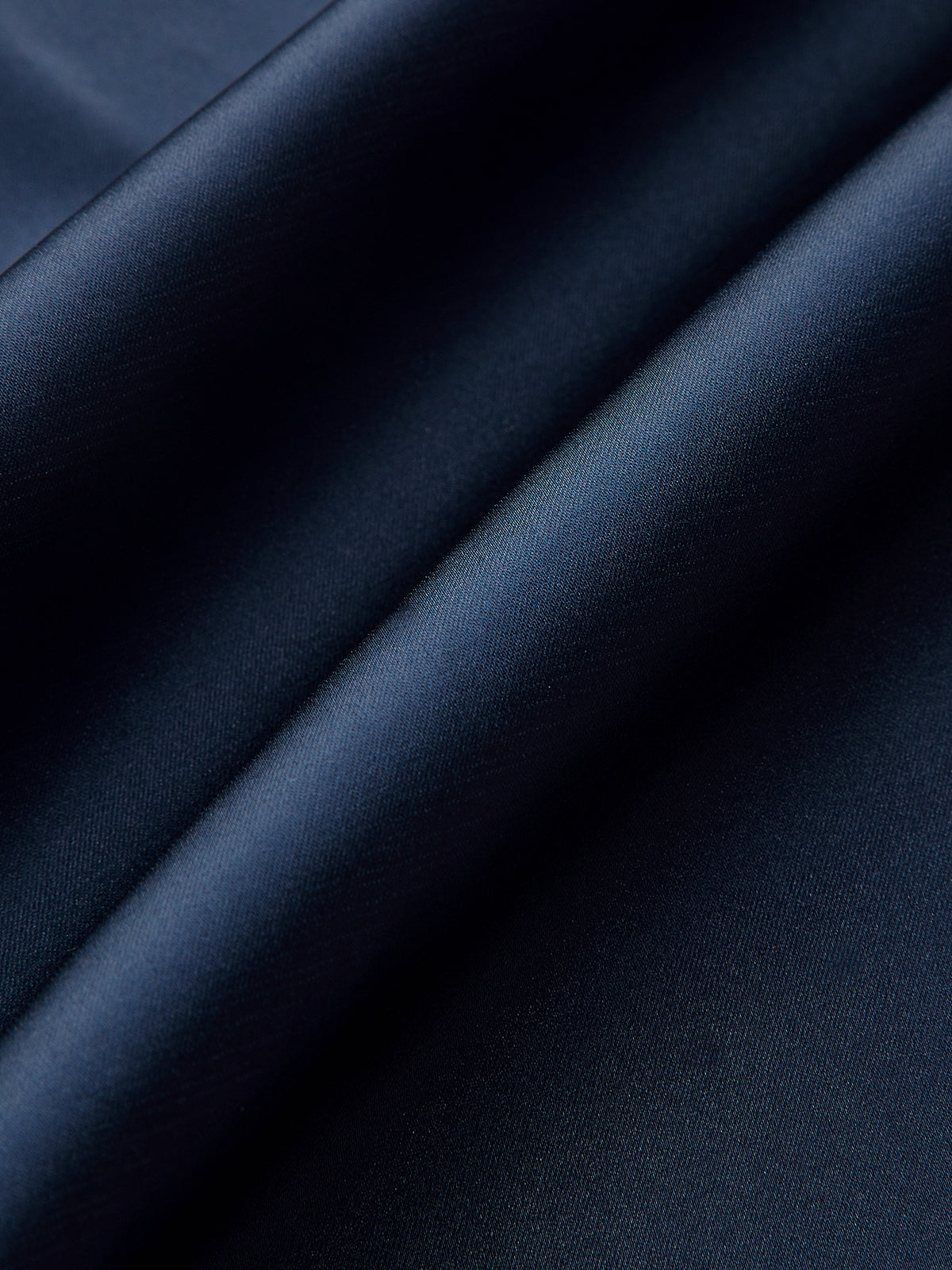 Chemisier en satin à manches longues et col noué