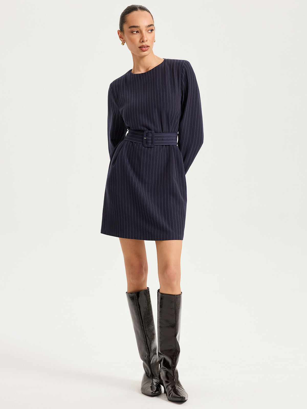 Mini-robe rayée à manches longues avec ceinture