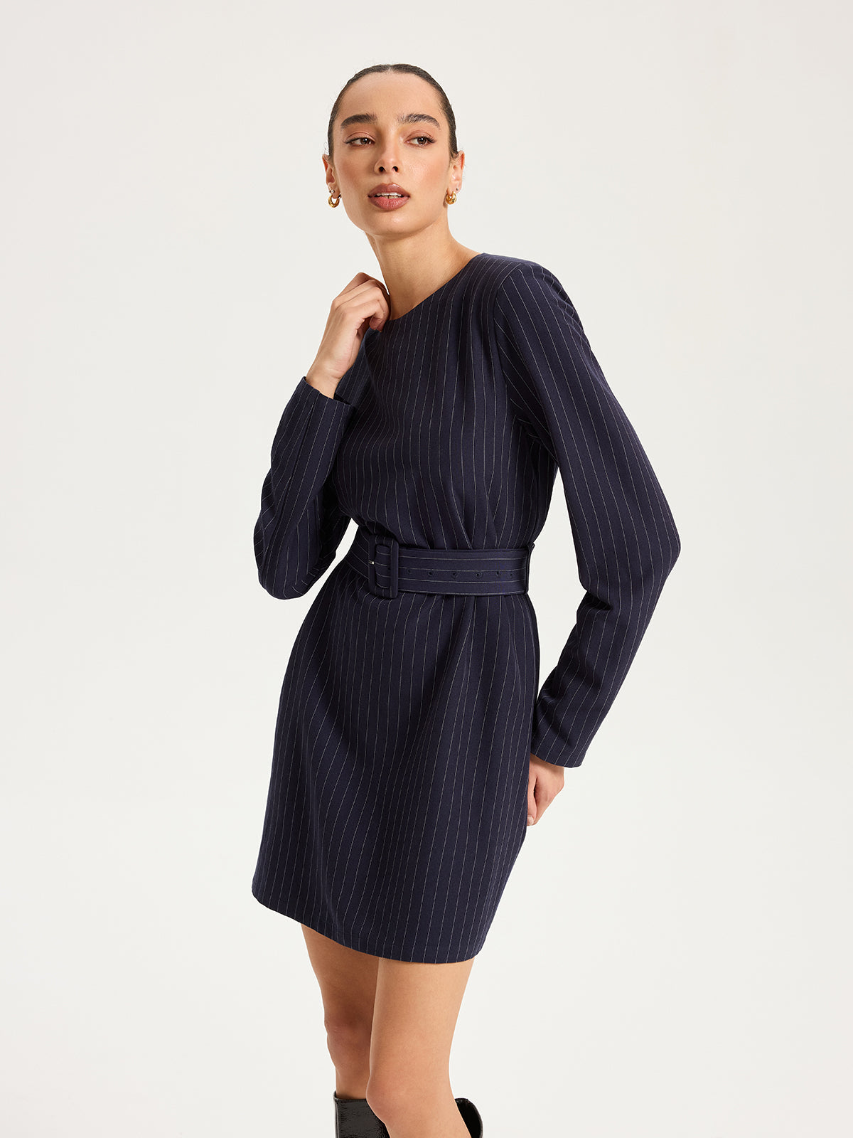 Mini-robe rayée à manches longues avec ceinture