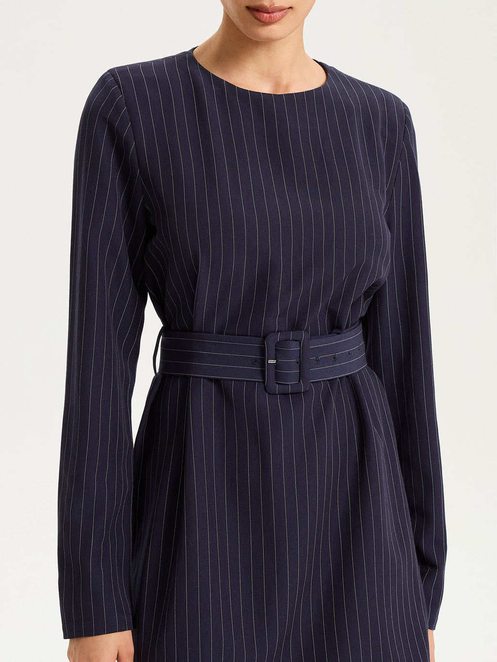 Langärmliges gestreiftes Minikleid mit Gürtel