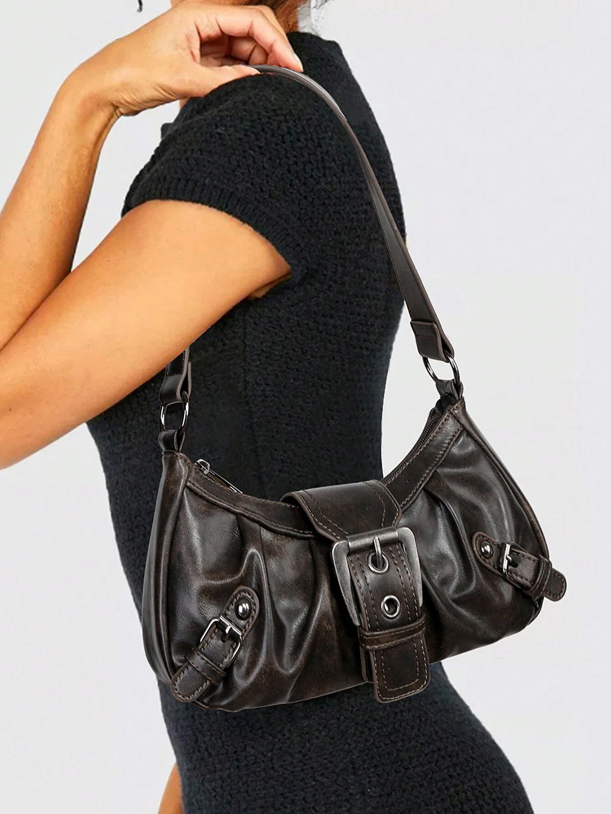 Sac hobo vintage en similicuir avec boucle décorative