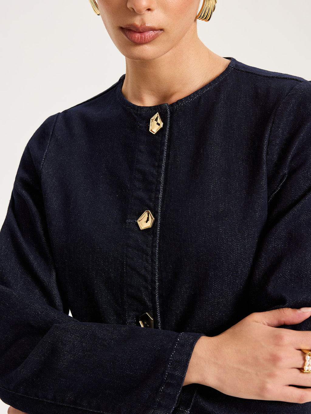 Jeansjacke mit Metallknöpfen