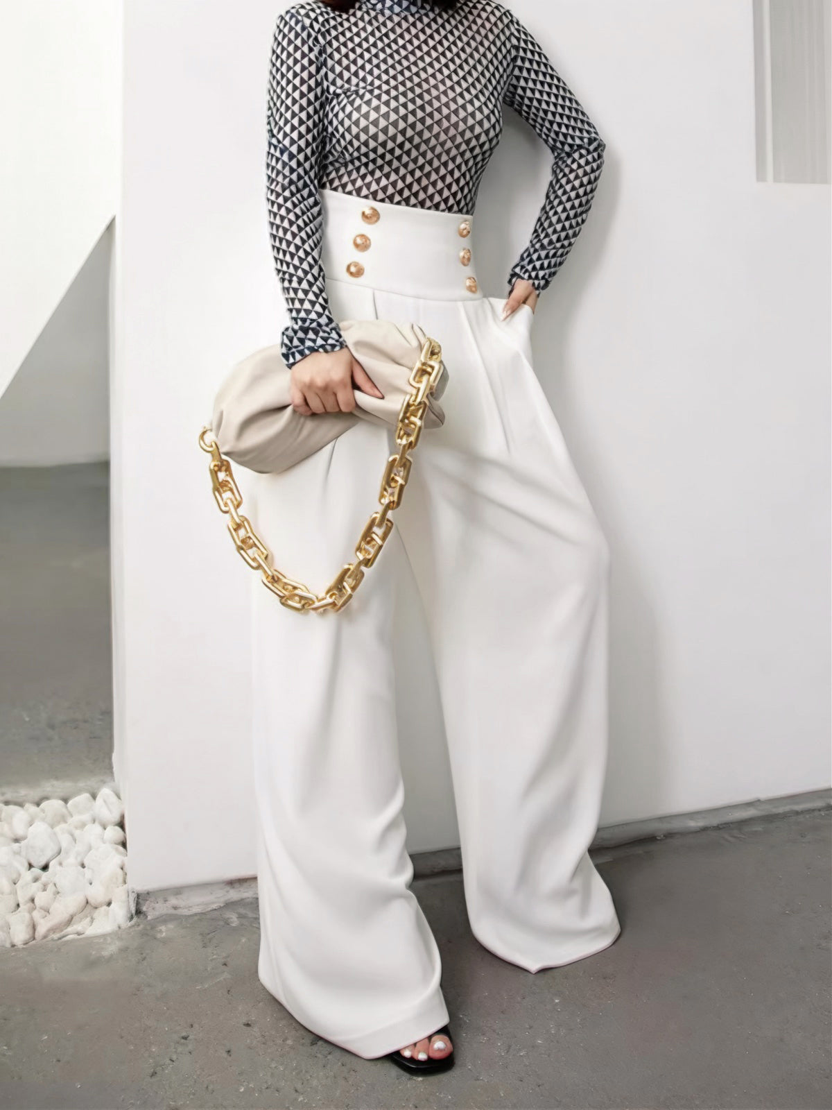 Pantalon large taille haute avec détails métalliques