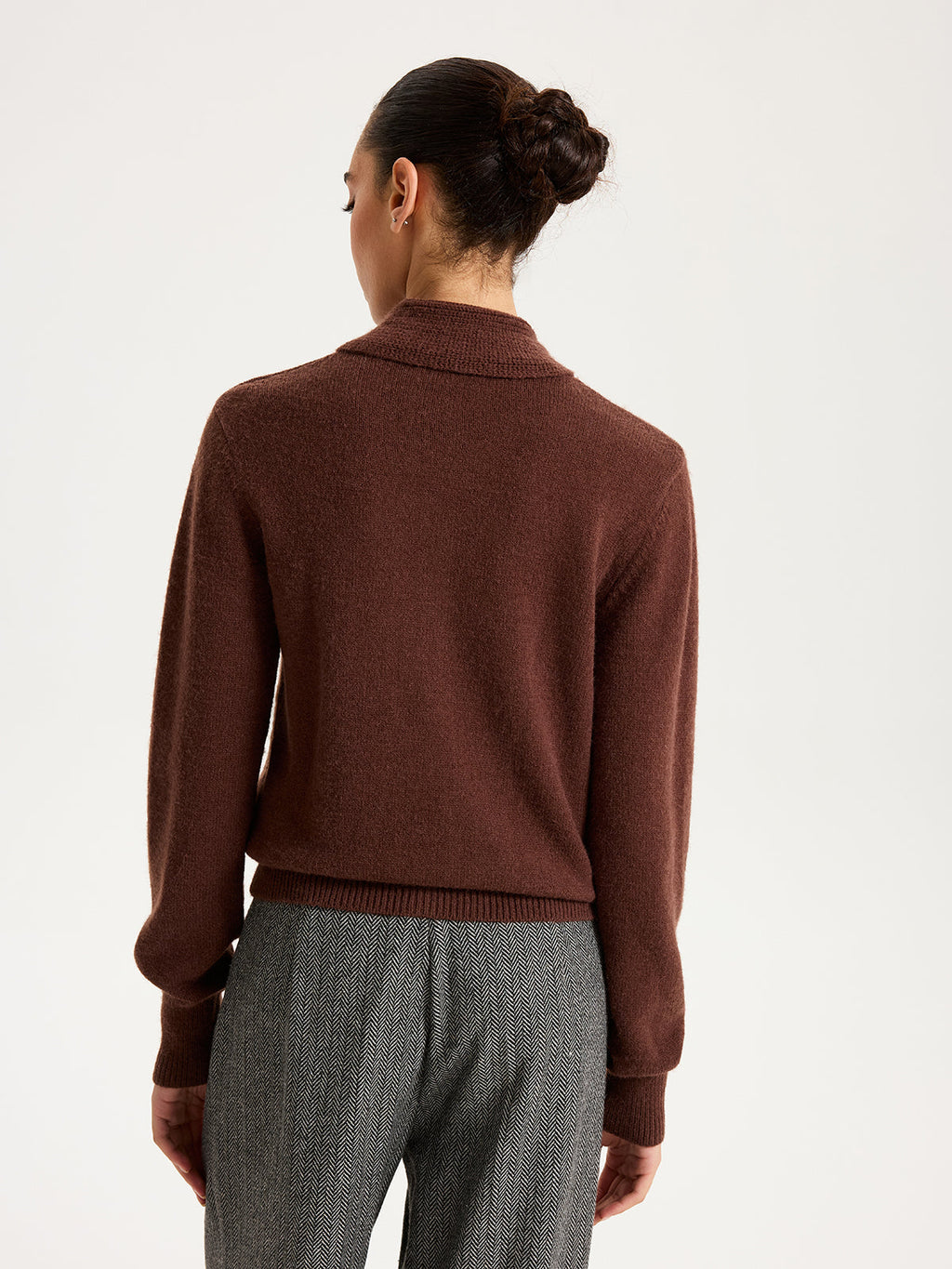 Cardigan en maille à col lavallière et boutons métalliques