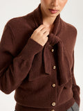 Cardigan en maille à col lavallière et boutons métalliques
