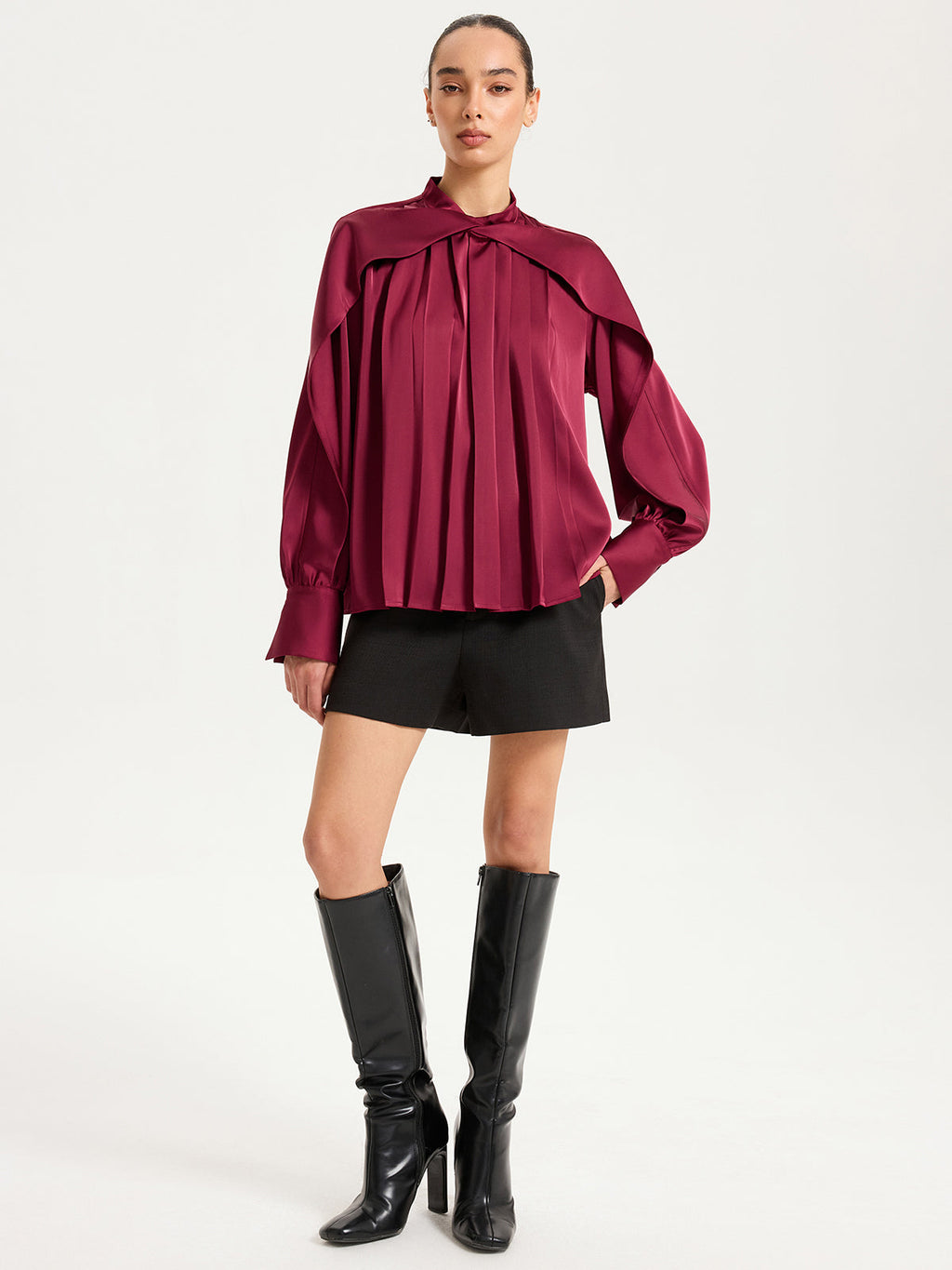 Satin-Plisseebluse mit Cut-Out-Ärmel