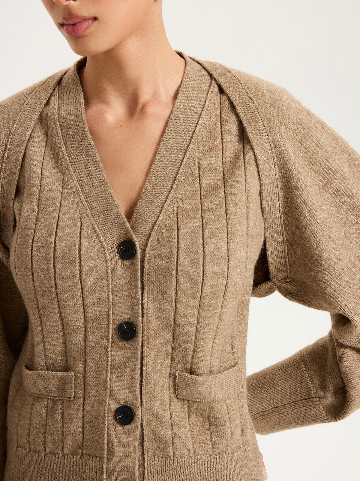Zweiteiliges Set mit V-Ausschnitt Weste und Strickjacke