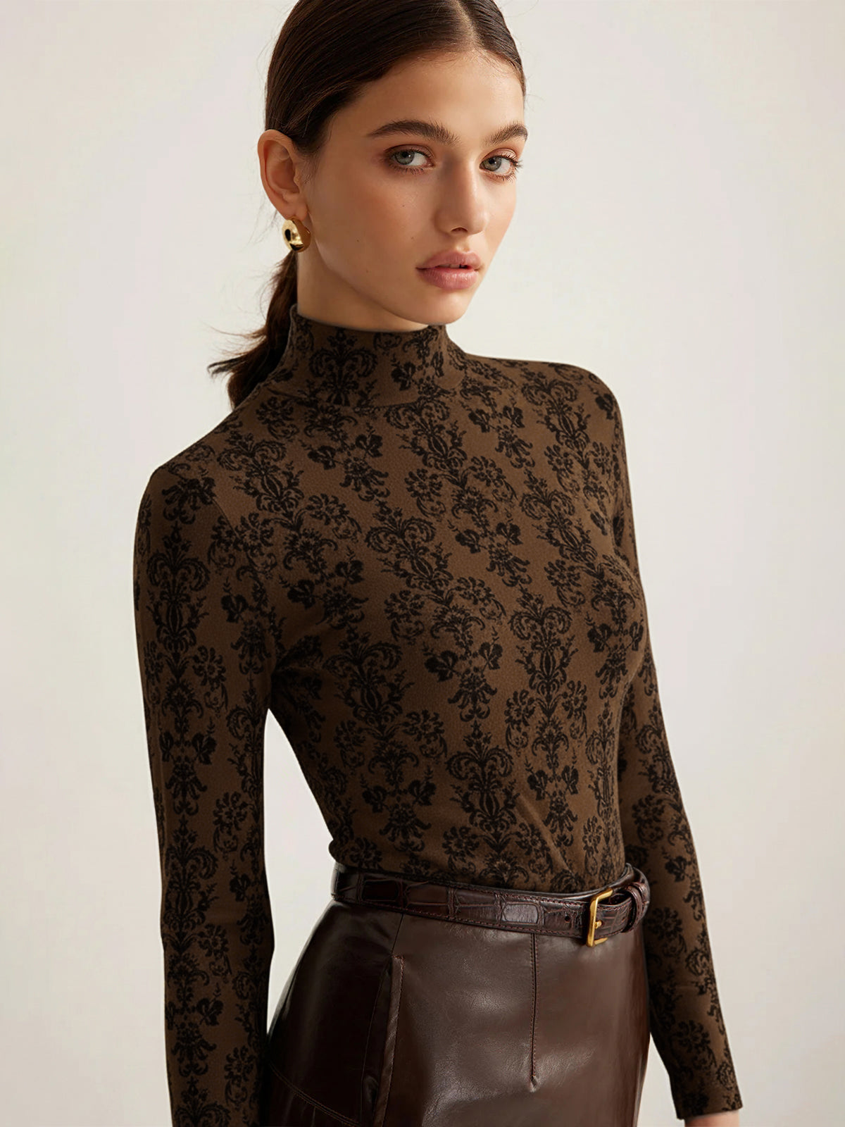 T-Shirt mit Damastmuster und Stehkragen 