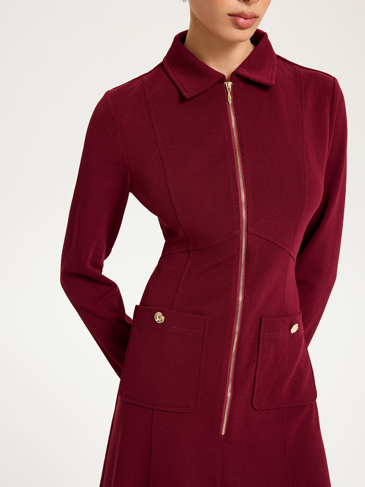 Robe midi fendue à col et fermeture éclair 