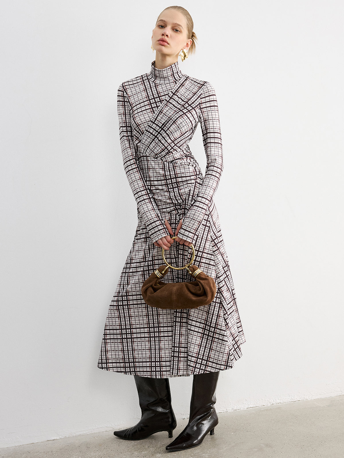 Kariertes Langarm-Maxikleid mit Rollkragen
