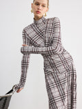 Kariertes Langarm-Maxikleid mit Rollkragen