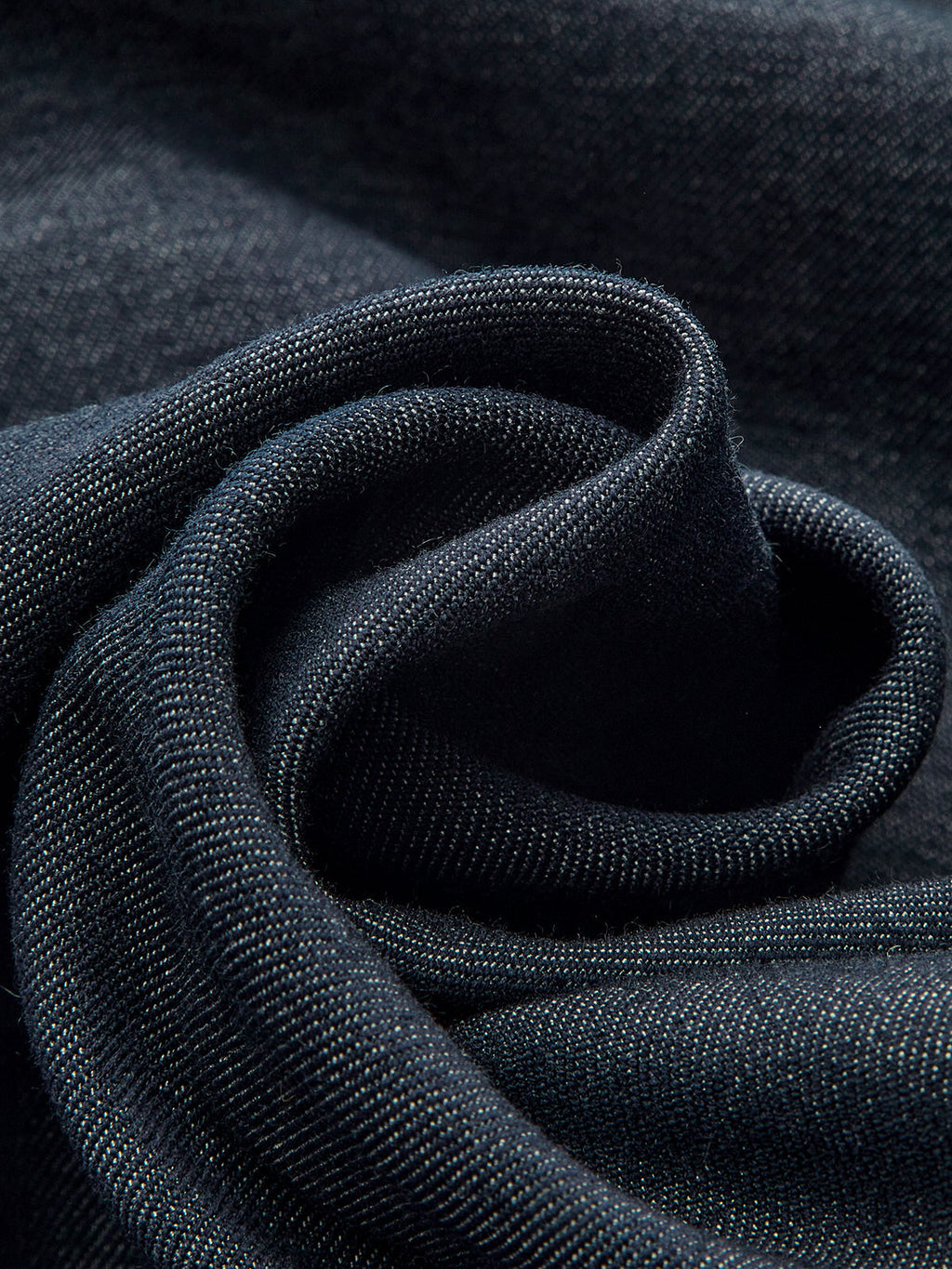 Pantalon mi-taille retroussé avec détails métalliques