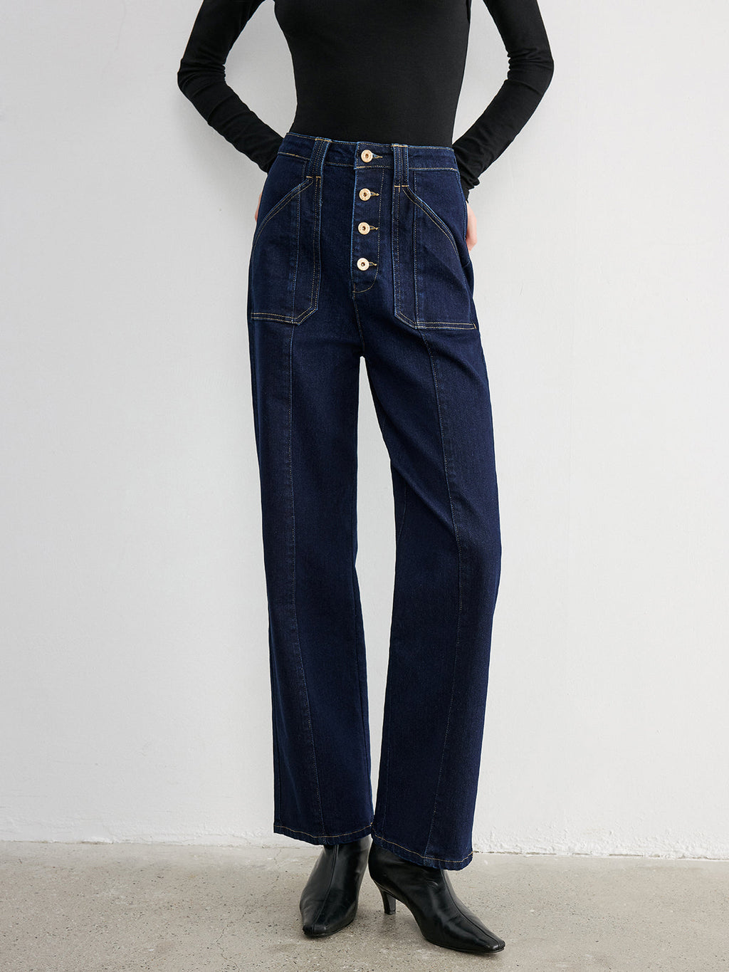 High-Waist Straight-Leg Jeans mit Knopfleiste