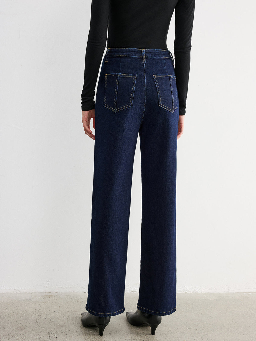 High-Waist Straight-Leg Jeans mit Knopfleiste