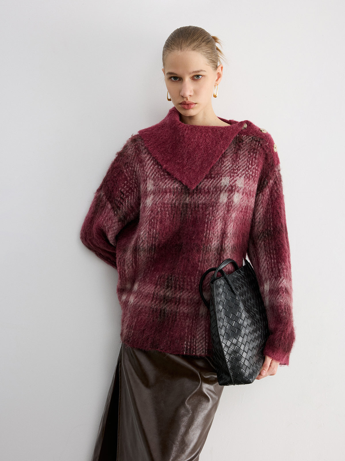 Pull en maille mélangée de laine à col asymétrique écossais boutonné