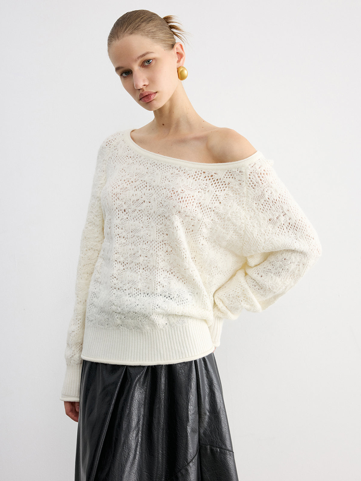 Pull en tricot ajouré à épaules dénudées