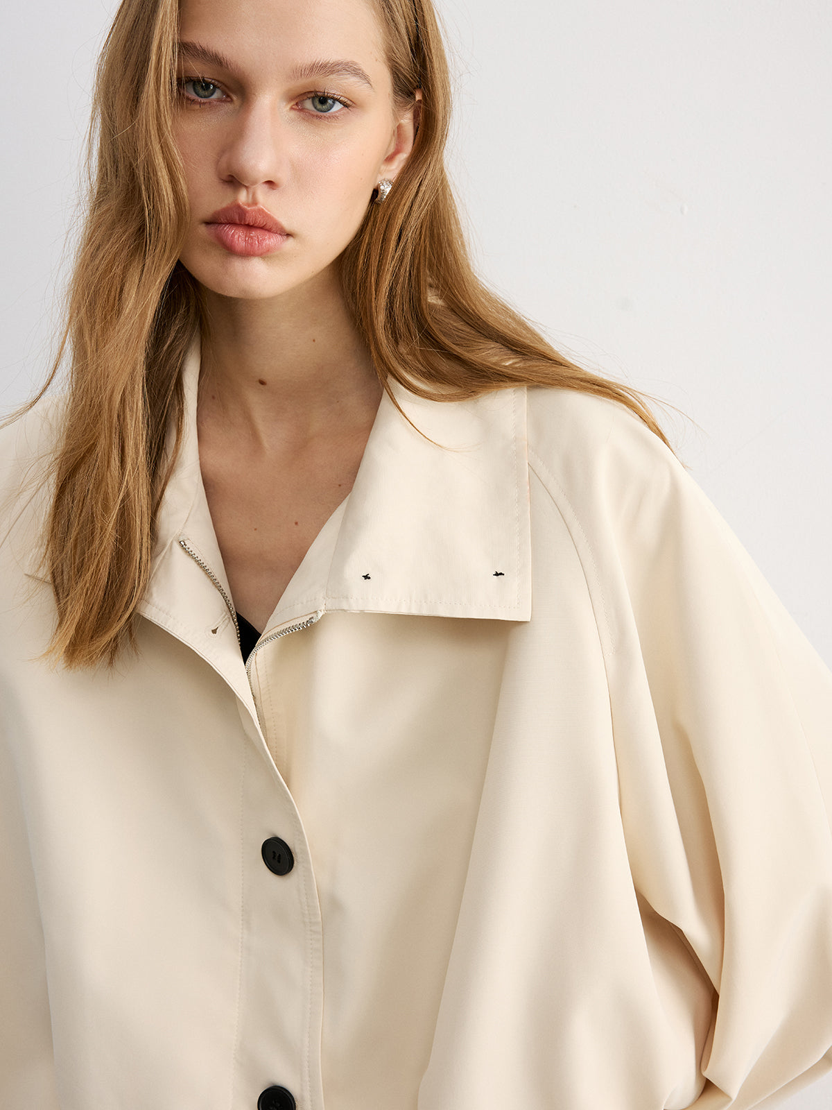 Trenchcoat mit Revers und Knöpfen